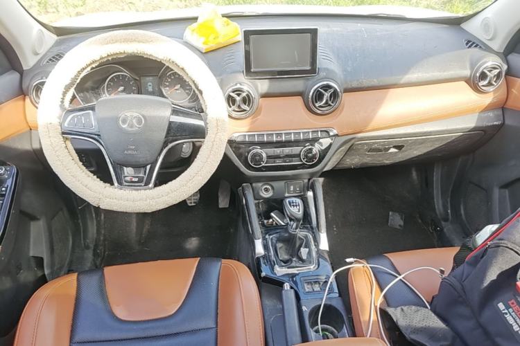 Used BAIC Senova X35 2016 1.5L Manual Luxury Edition Center Console