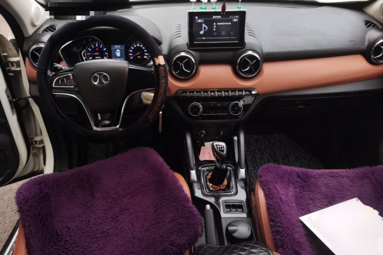 Used BAIC Senova X35 2016 1.5L Manual Luxury Edition Center Console