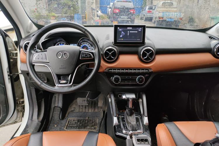Used BAIC Senova X35 2016 1.5L Automatic Luxury Edition Center Console