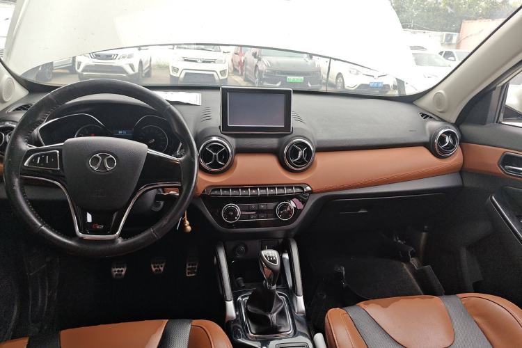 Used BAIC Senova X35 2016 1.5L Manual Luxury Edition Center Console
