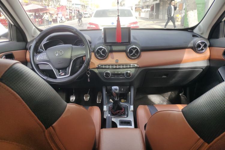Used BAIC Senova X35 2016 1.5L Manual Luxury Edition Center Console