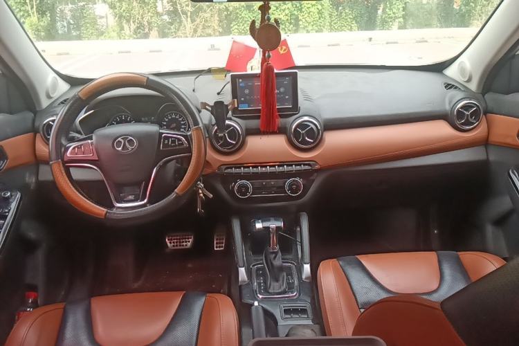 Used BAIC Senova X35 2016 1.5L Automatic Luxury Edition Center Console