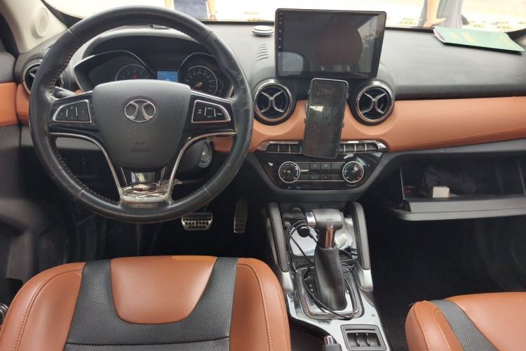 Used BAIC Senova X35 2016 1.5L Automatic Luxury Edition Center Console