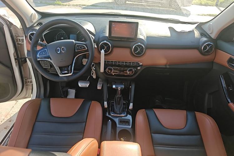 Used BAIC Senova X35 2016 1.5L Automatic Luxury Edition Center Console