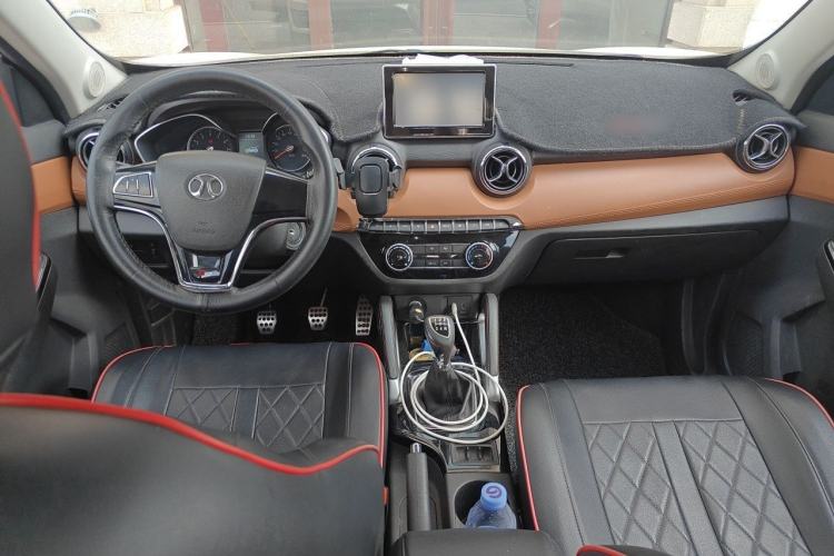 Used BAIC Senova X35 2016 1.5L Manual Luxury Edition Center Console