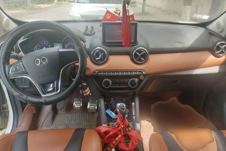 Used BAIC Senova X35 2016 1.5L Manual Luxury Edition Center Console