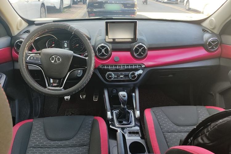 Used BAIC Senova X35 2016 1.5L Manual Elite Edition Center Console
