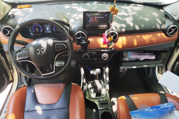 Used BAIC Senova X35 2016 1.5L Automatic Luxury Edition Center Console