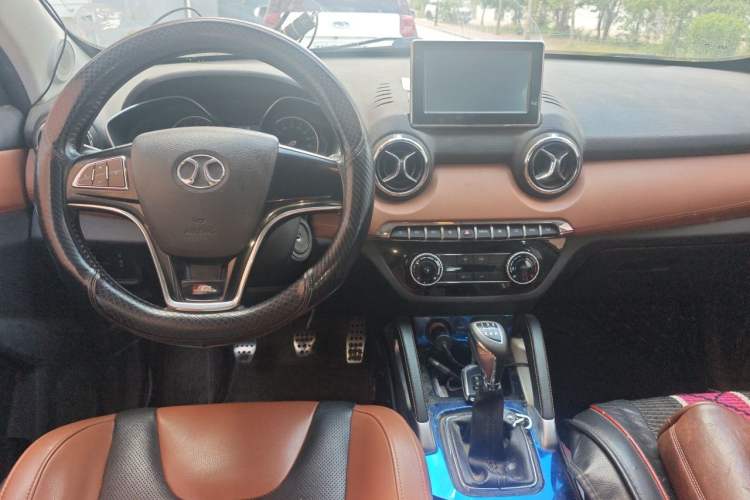 Used BAIC Senova X35 2016 1.5L Manual Luxury Edition Center Console