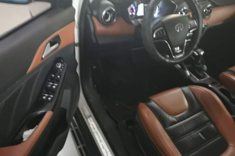 Used BAIC Senova X35 2016 1.5L Automatic Luxury Edition Driver Seat