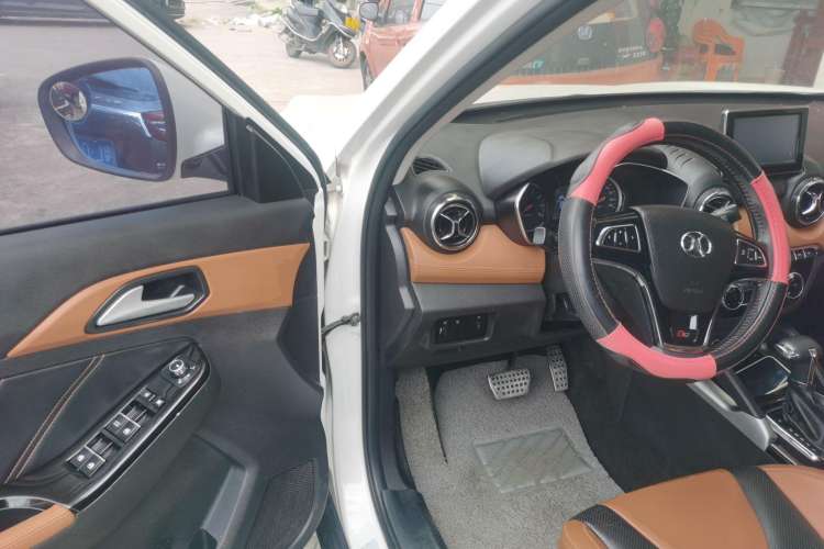 Used BAIC Senova X35 2016 1.5L Automatic Luxury Edition Driver Seat