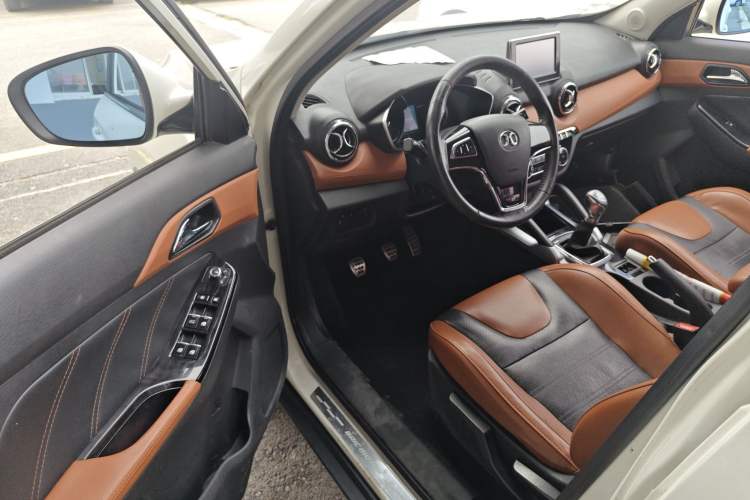 Used BAIC Senova X35 2016 1.5L Manual Luxury Edition Driver Seat