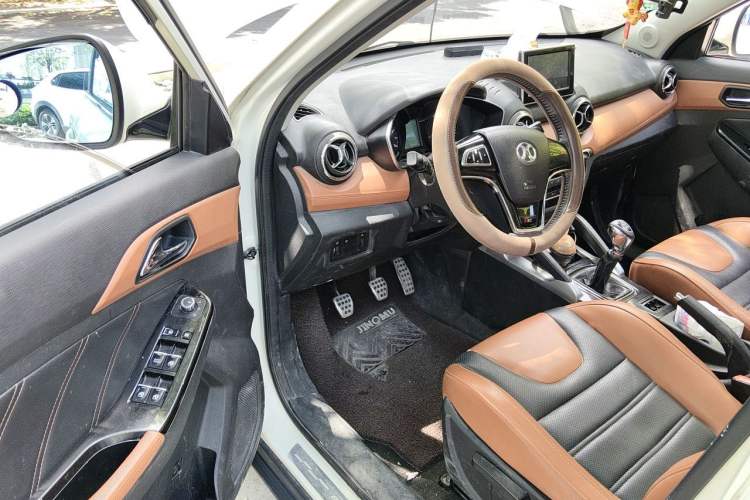 Used BAIC Senova X35 2016 1.5L Manual Luxury Edition Driver Seat