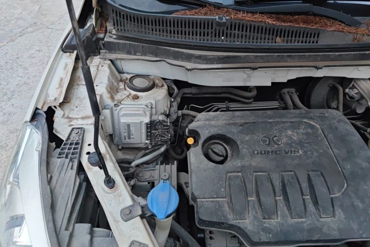 Used BAIC Senova X35 2016 1.5L Manual Luxury Edition Engine Bay Right
