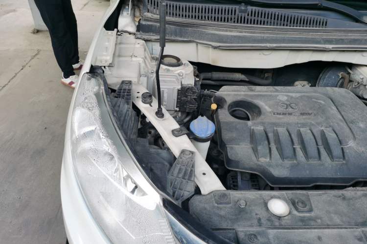 Used BAIC Senova X35 2016 1.5L Manual Elite Edition Engine Bay Right