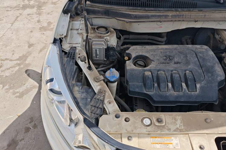 Used BAIC Senova X35 2016 1.5L Manual Luxury Edition Engine Bay Right