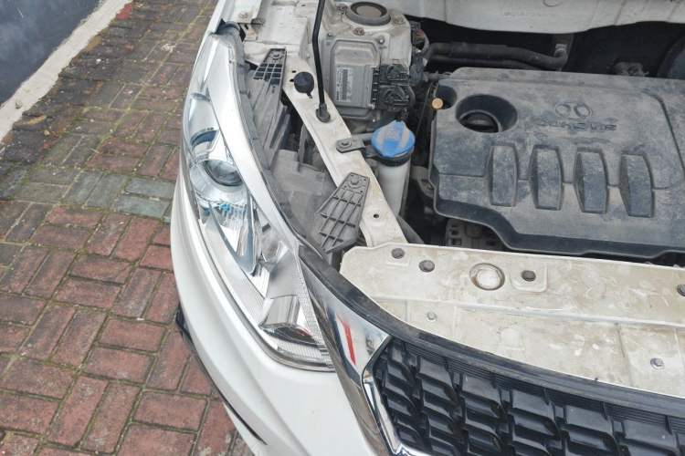 Used BAIC Senova X35 2016 1.5L Manual Luxury Edition Engine Bay Right