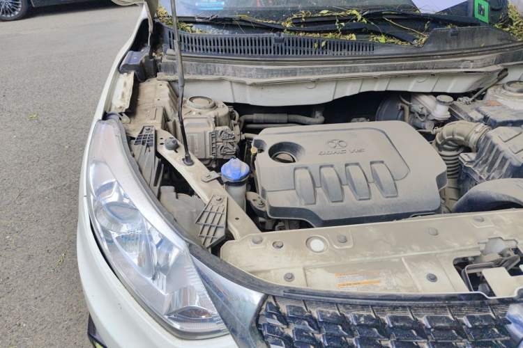 Used BAIC Senova X35 2016 1.5L Manual Luxury Edition Engine Bay Right