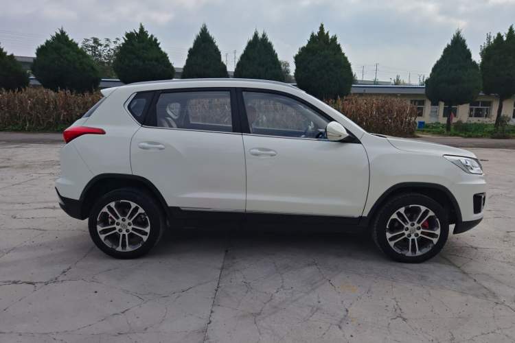Used BAIC Senova X35 2016 1.5L Manual Luxury Edition Exterior 2
