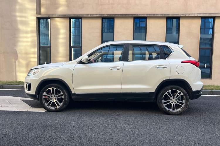 Used BAIC Senova X35 2016 1.5L Automatic Elite Edition Exterior 4