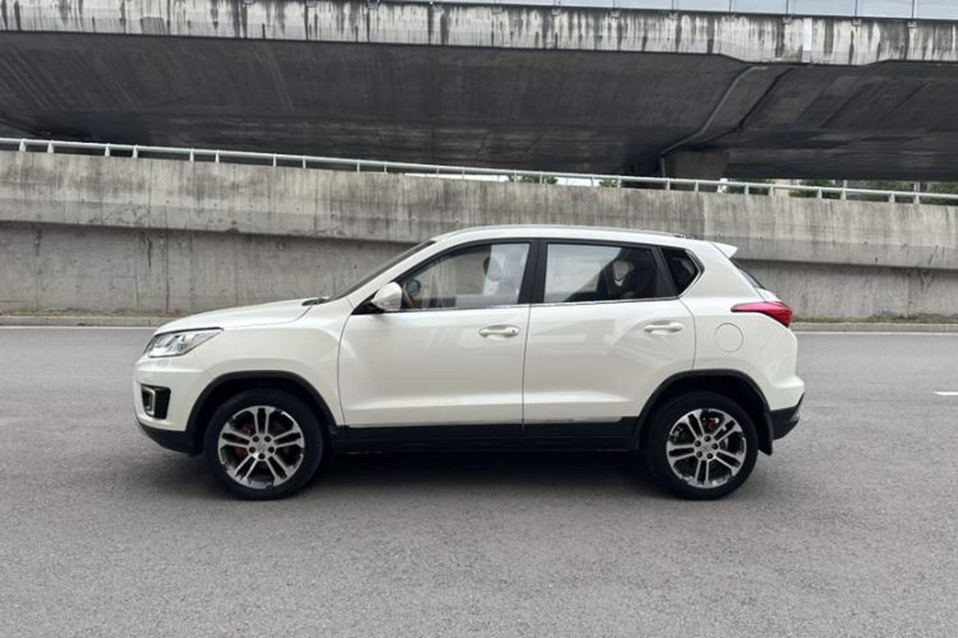 Used BAIC Senova X35 2016 1.5L Manual Luxury Edition Exterior 4