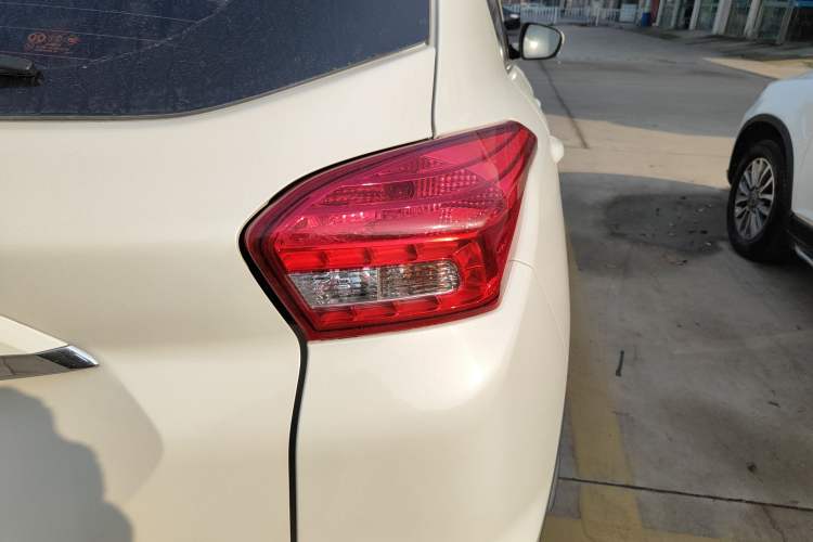 Used BAIC Senova X35 2016 1.5L Manual Elite Edition Exterior 6