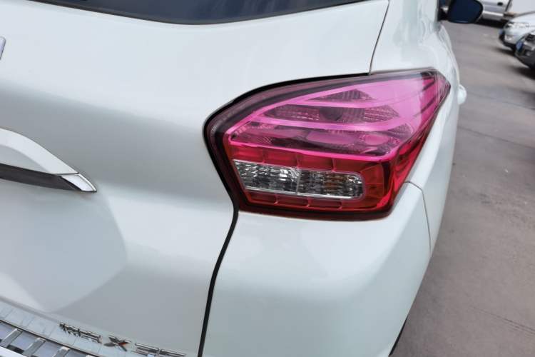 Used BAIC Senova X35 2016 1.5L Manual Luxury Edition Exterior 7