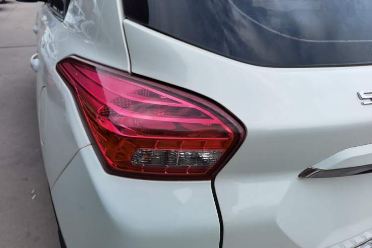 Used BAIC Senova X35 2016 1.5L Manual Luxury Edition Exterior 9
