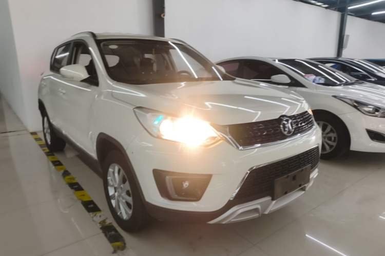 Used BAIC Senova X35 2016 1.5L Manual Elite Edition Front Right 45 Deg