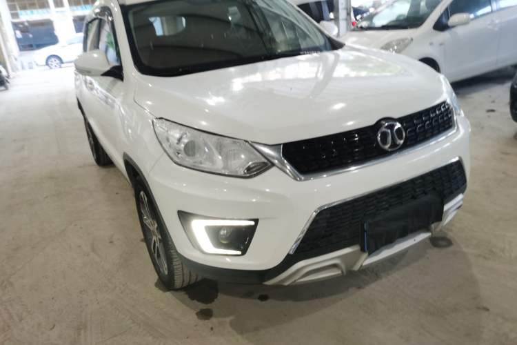 Used BAIC Senova X35 2016 1.5L Manual Luxury Edition Front Right 45 Deg