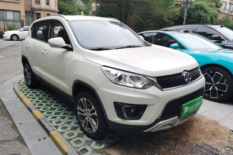 Used BAIC Senova X35 2016 1.5L Automatic Prestige Edition Front Right 45 Deg