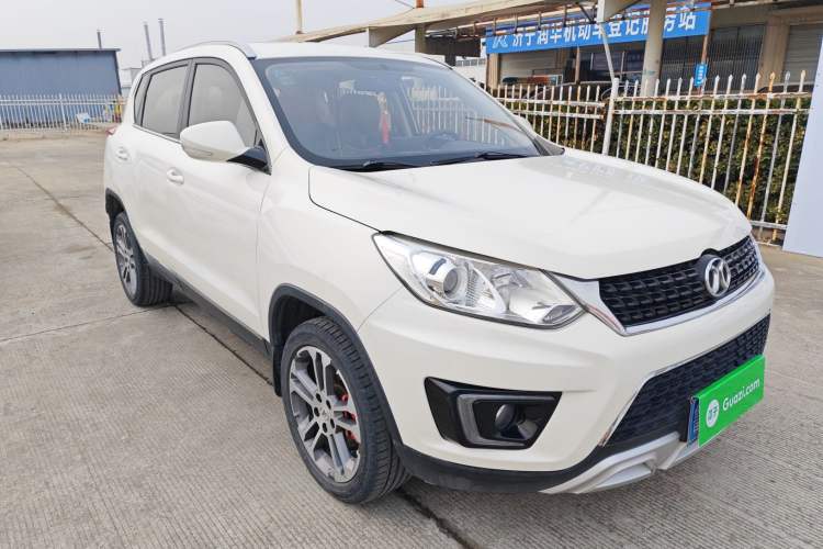 Used BAIC Senova X35 2016 1.5L Manual Luxury Edition Front Right 45 Deg