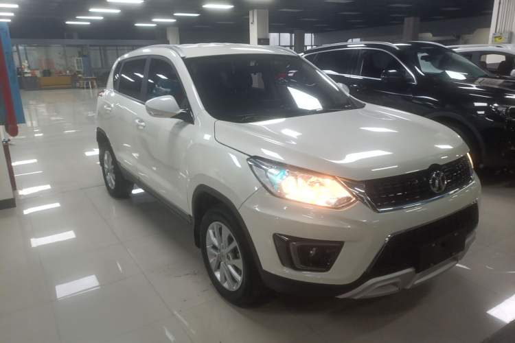 Used BAIC Senova X35 2016 1.5L Manual Elite Edition Front Right 45 Deg