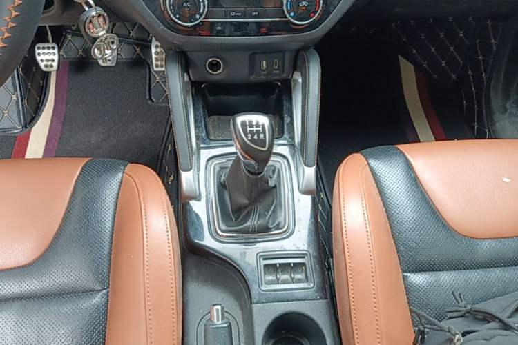 Used BAIC Senova X35 2016 1.5L Manual Luxury Edition Gear Lever