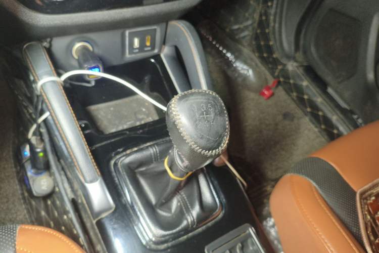 Used BAIC Senova X35 2016 1.5L Manual Luxury Edition Gear Lever