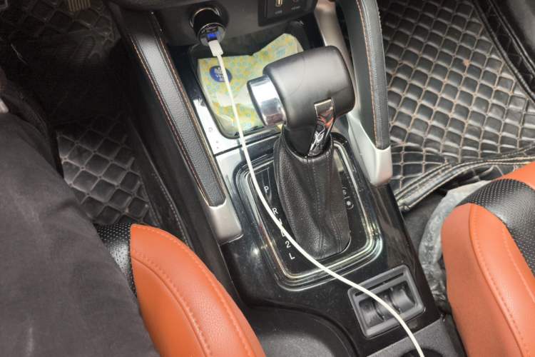 Used BAIC Senova X35 2016 1.5L Automatic Luxury Edition Gear Lever
