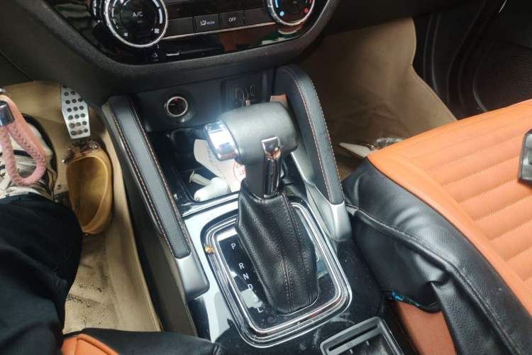 Used BAIC Senova X35 2016 1.5L Automatic Luxury Edition Gear Lever