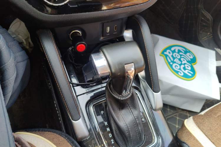 Used BAIC Senova X35 2016 1.5L Automatic Luxury Edition Gear Lever