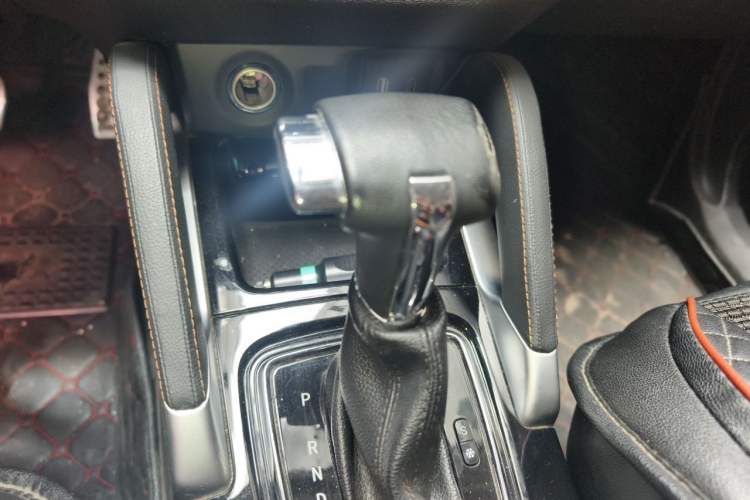 Used BAIC Senova X35 2016 1.5L Automatic Prestige Edition Gear Lever