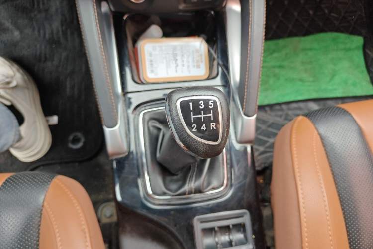 Used BAIC Senova X35 2016 1.5L Manual Luxury Edition Gear Lever