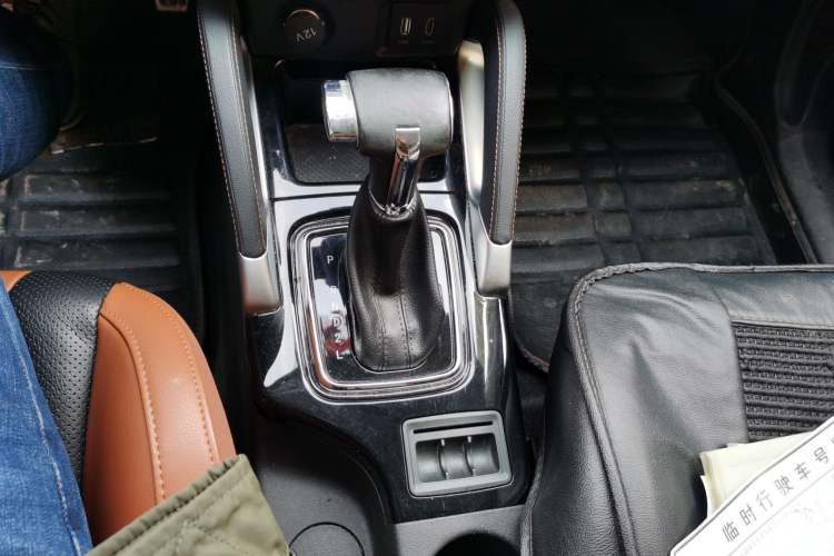 Used BAIC Senova X35 2016 1.5L Automatic Luxury Edition Gear Lever