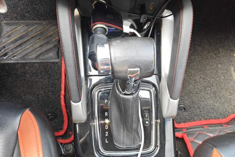 Used BAIC Senova X35 2016 1.5L Automatic Elite Edition Gear Lever