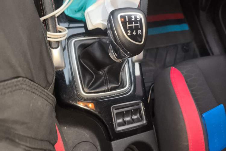 Used BAIC Senova X35 2016 1.5L Manual Elite Edition Gear Lever