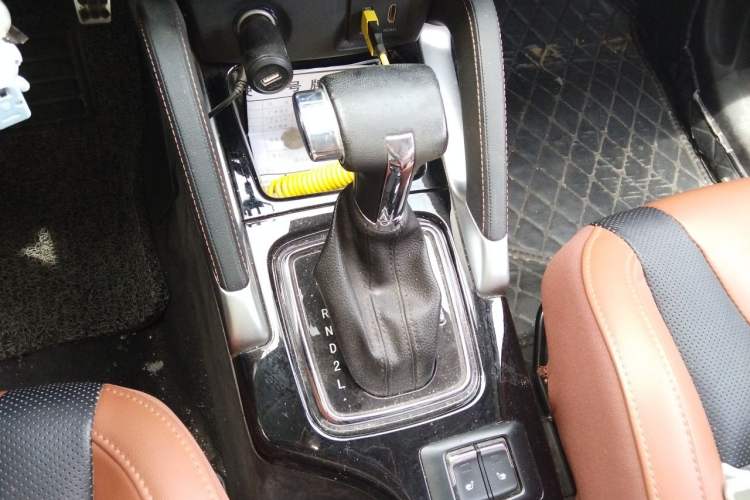 Used BAIC Senova X35 2016 1.5L Automatic Prestige Edition Gear Lever