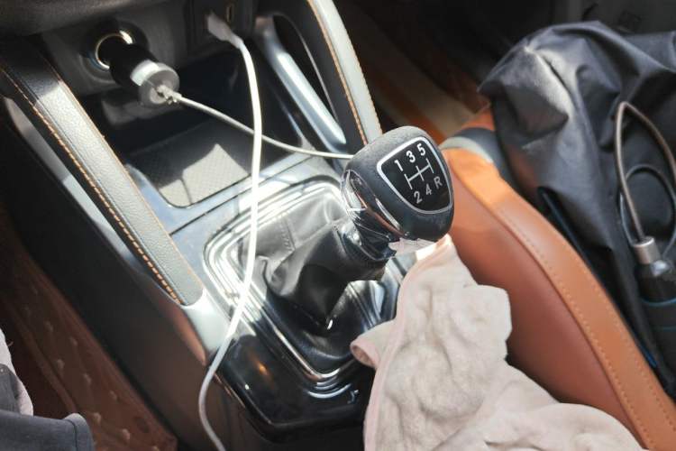 Used BAIC Senova X35 2016 1.5L Manual Elite Edition Gear Lever