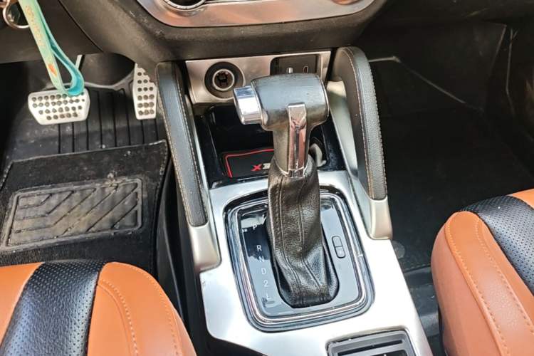 Used BAIC Senova X35 2016 1.5L Automatic Luxury Edition Gear Lever
