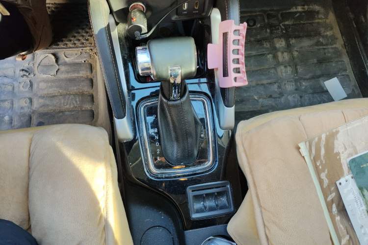 Used BAIC Senova X35 2016 1.5L Automatic Luxury Edition Gear Lever