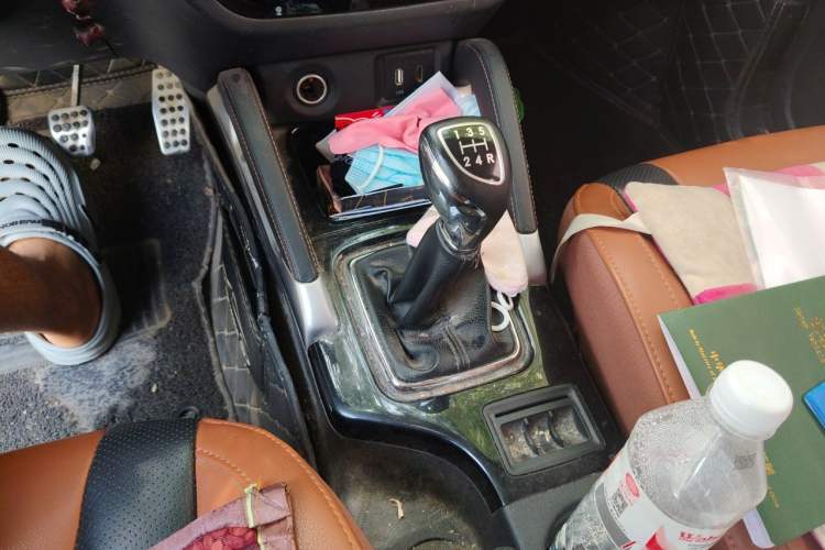 Used BAIC Senova X35 2016 1.5L Manual Luxury Edition Gear Lever