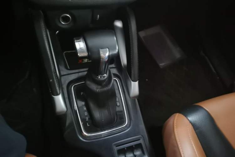 Used BAIC Senova X35 2016 1.5L Automatic Luxury Edition Gear Lever