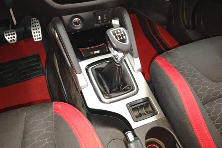Used BAIC Senova X35 2016 1.5L Manual Elite Edition Gear Lever